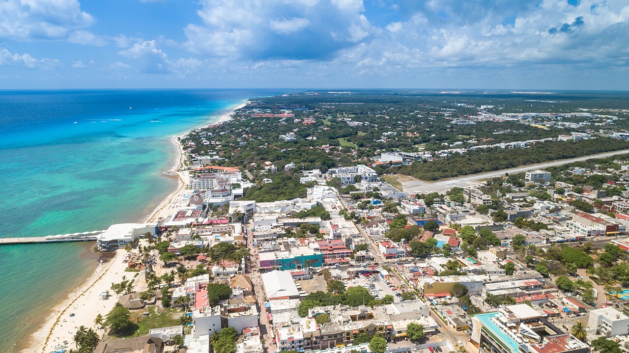 Aerial of Playa del Carmen, Mexico (28708057347)